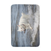 White German Shepard op Lake George Badmat (Voorkant Verticaal)