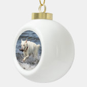 White German Shepard op Lake George Keramische Bal Ornament (Rechts)