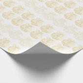 White Gift Wrap with Gold Ornaments  Cadeaupapier (Hoek)