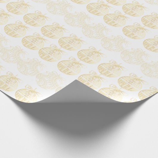 White Gift Wrap with Gold Ornaments  Cadeaupapier (Hoek)