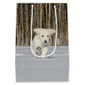 White Golden Retriever Puppy in sneeuw Medium Cadeauzakje (Achterkant)