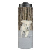 White Golden Retriever Puppy in sneeuw Thermosbeker (Voorkant)