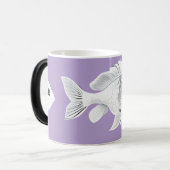 White goldfish on a lavender background mug magische mok (Voorkant links)
