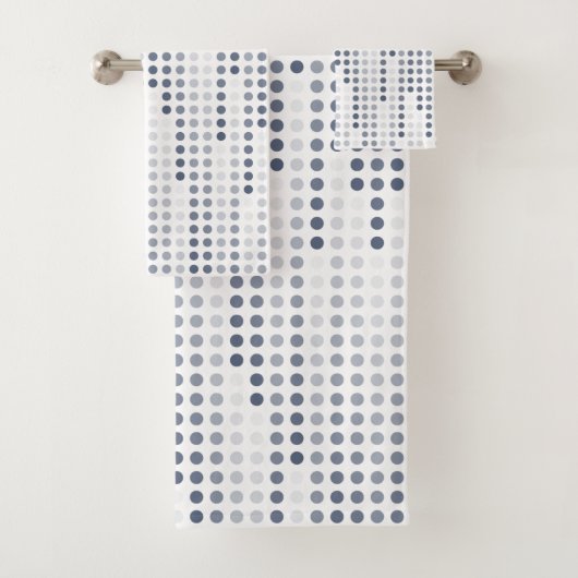 White Gray Blue polka puntmatrix Bad Handdoek (Insitu)
