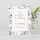 White Grey Marble Gold Trim Birthday Party Invite Kaart (Staand voorkant)