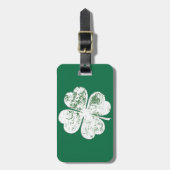 White Grungy four-Leaf Clover op Green Ground Bagagelabel (Voorkant verticaal)