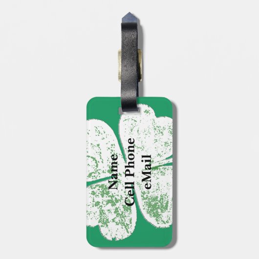 White Grungy four-Leaf Clover op Green Ground Bagagelabel (Achterkant verticaal)