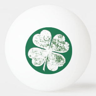 White Grungy four-Leaf Clover op Green Ground Pingpongbal