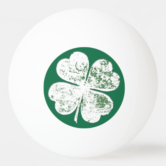 White Grungy four-Leaf Clover op Green Ground Pingpongbal (Voorkant)