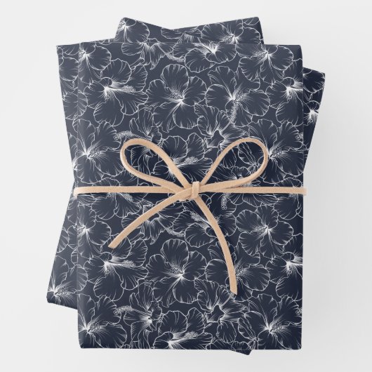 White Hibiscus Floral on Navy Blue Inpakpapier Vel (In situ)
