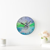 White Horse die op een strand klok loopt (Huis)