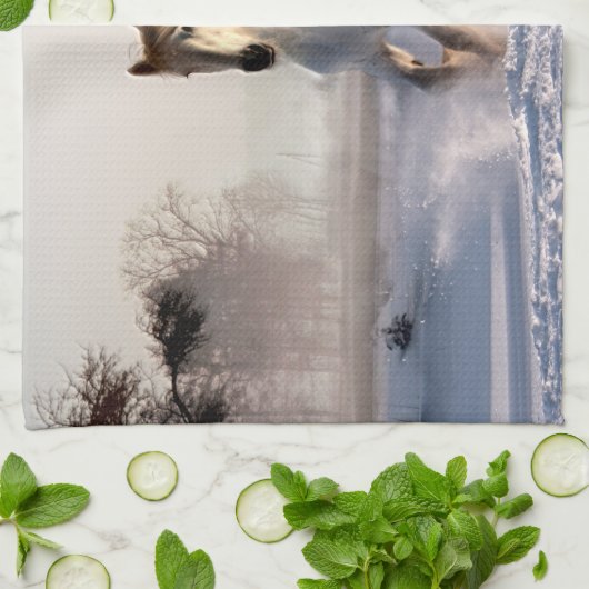 White Horse Galloping Through the Winter Snow Theedoek (Gevouwen)