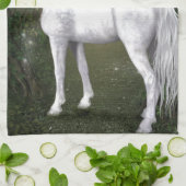 White Horse in de Bossen met Hummingvogels Theedoek (Gevouwen)