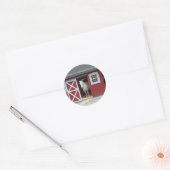 White Horse in Red Barn Ronde Sticker (Envelop)