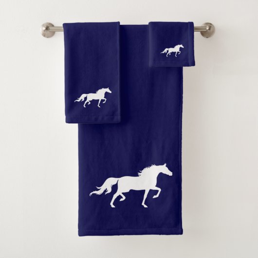 White Horse Silhouette op Navy Blue Bad Handdoek (Insitu)