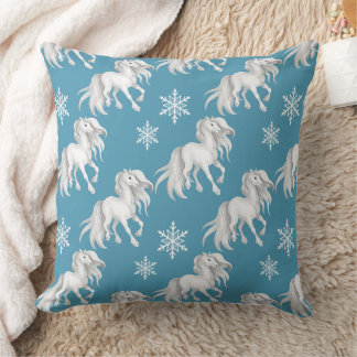 White Horses and Snowflakes Winter Pattern on Blue Kussen