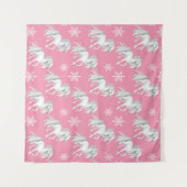 White Horses and Snowflakes Winter Pattern on Pink Wandkleed (Voorkant (horizontaal))