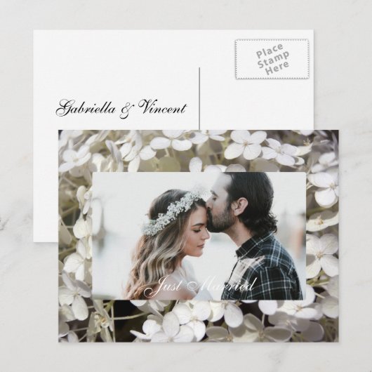 White Hydrangea Floral Just Married Foto Aankondigingskaart (Voorkant / Achterkant)