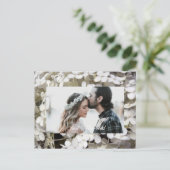 White Hydrangea Floral Just Married Foto Aankondigingskaart (Staand voorkant)