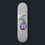 White Ice Dragon met Magical Sphere Persoonlijk Skateboard<br><div class="desc">Dit ontwerp kan worden gepersonaliseerd door de aanpassingsoptie te kiezen om tekst toe te voegen of andere veranderingen aan te brengen. Als dit product de optie heeft om het ontwerp naar een ander object over te brengen, moet u het ontwerp zo nodig aanpassen. Neem contact met me op colorflowcreations@gmail.com als...</div>