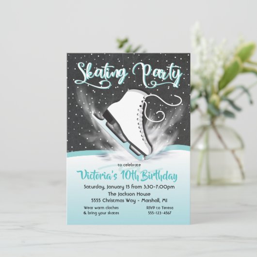 White Ice Skating Birthday Party Sneeuwuitnodiging Kaart (Staand voorkant)