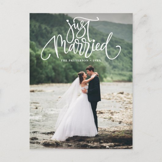 White Just Married Lettering Photo Wedding Aankondigingskaart (Voorkant)