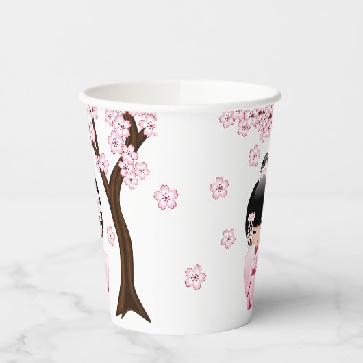 White Kimono Kokeshi Doll - Cute Geisha Girl Papieren Bekers (Links)