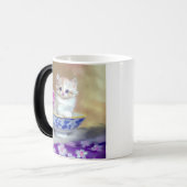 White Kitten Illustratie Magische Mok (Voorkant links)