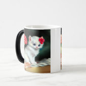  White Kitten Illustratie met Red Flowers Magische Mok (Voorkant links)