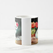  White Kitten Illustratie met Red Flowers Magische Mok (Center)