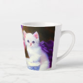White Kitten met Paars lintje Latte Mok (Rechts)
