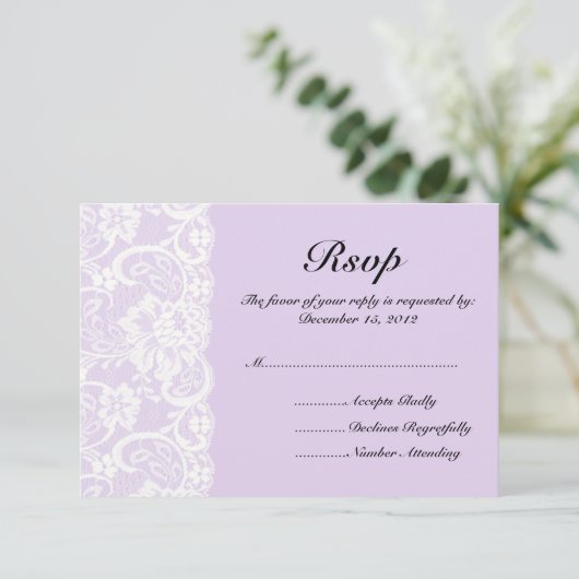 White Lace and Lila Wedding RSVP Card (Staand voorkant)
