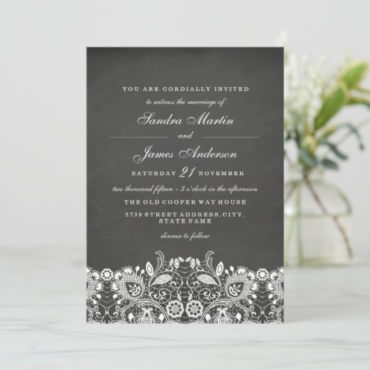 White Lace Chalkboard Huwelijksuitnodiging Kaart (Staand voorkant)