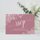 White Lace Dusty Roos Elegant Calligraphy Wedding RSVP Kaartje (Staand voorkant)