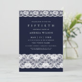 White Lace Elegant Navy Blue 50th Birthday Invite Kaart (Staand voorkant)