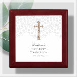 White Lace First Heilige Commune Rosary Gift Box Cadeaudoosje<br><div class="desc">Vier de speciale gelegenheid van de Eerste Heilige Communie met deze prachtige rozenkrans geschenkdoos. De doos heeft een prachtig wit kanten effect met een gouden kleur crucifix op een witte achtergrond, waardoor het een prachtige aandenken is om nog jaren te koesteren. De doos is gemakkelijk te personaliseren met de naam...</div>