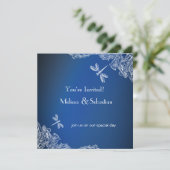 White Lace on Royal Blue Dragonflies Wedding Kaart (Staand voorkant)