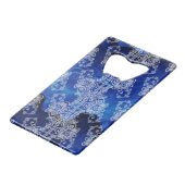 White Lace on Swirling Blues Abstract Creditkaart Flessenopener (Achterkant Gekanteld)