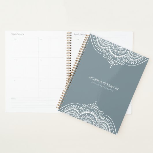 White Lace Paisley Mandala op Blue-Grey Planner (Display)