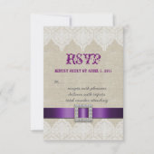 White Lace Rustic Wedding RSVP Paarse Linen Kaartje (Voorkant)