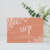 White Lace Terracotta Coral Elegant Script Wedding RSVP Kaartje (Staand voorkant)