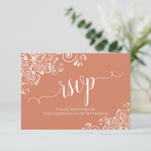 White Lace Terracotta Coral Elegant Script Wedding RSVP Kaartje (Staand voorkant)