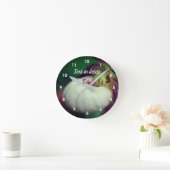 White Lady Slipper Orchid Flower Personalized Ronde Klok (Huis)