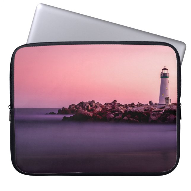 WHITE LIGHTHOUSE ON ROCKY SEASHORE LAPTOP SLEEVE (Voorkant)