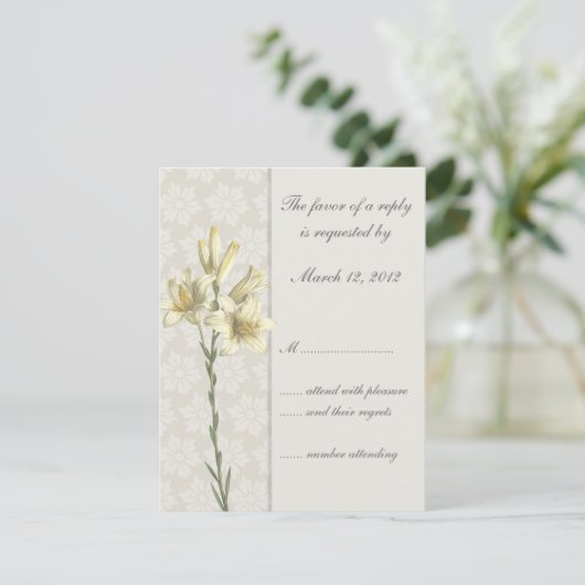 White Lillies Floral Wedding Invitation RSVP (Staand voorkant)