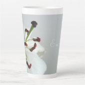 White Lily, bloem. Latte Mok (Voorkant)