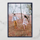 White Lily Boho Pampas Navy Blue Wedding Roos Gold Folie Uitnodiging (Achterkant)