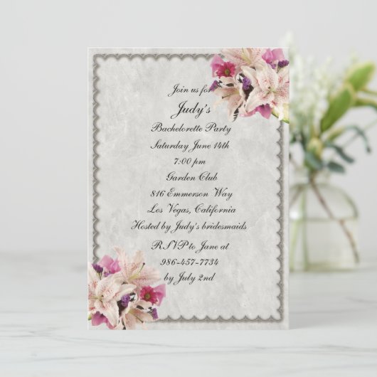 White Lily Floral Marble Bachelorette Party Kaart (Staand voorkant)