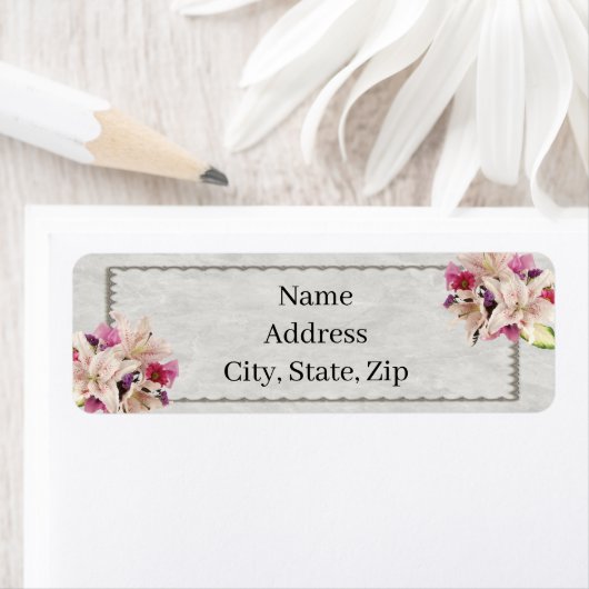 White Lily Floral Marble Wedding Adresetiketten Etiket (Insitu)