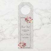 White Lily Floral Marble Wedding Bottle Hangers (Voorkant)